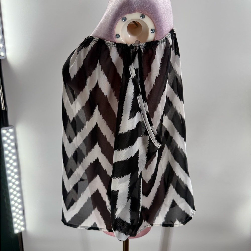 EUC Brenda’s Chevron Blouse - Picture 6 of 9